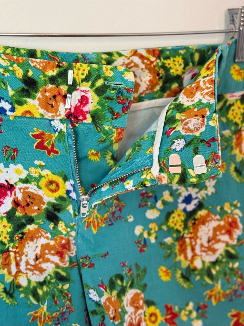 Dear John Women's Teal Finnegan Floral Print Cuffed Shorts Size 29 Cotton EUC - Picture 6 of 13